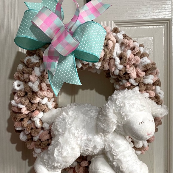 Gund Lamb Soft Loop Yarn Wreath - Picture 1 of 3